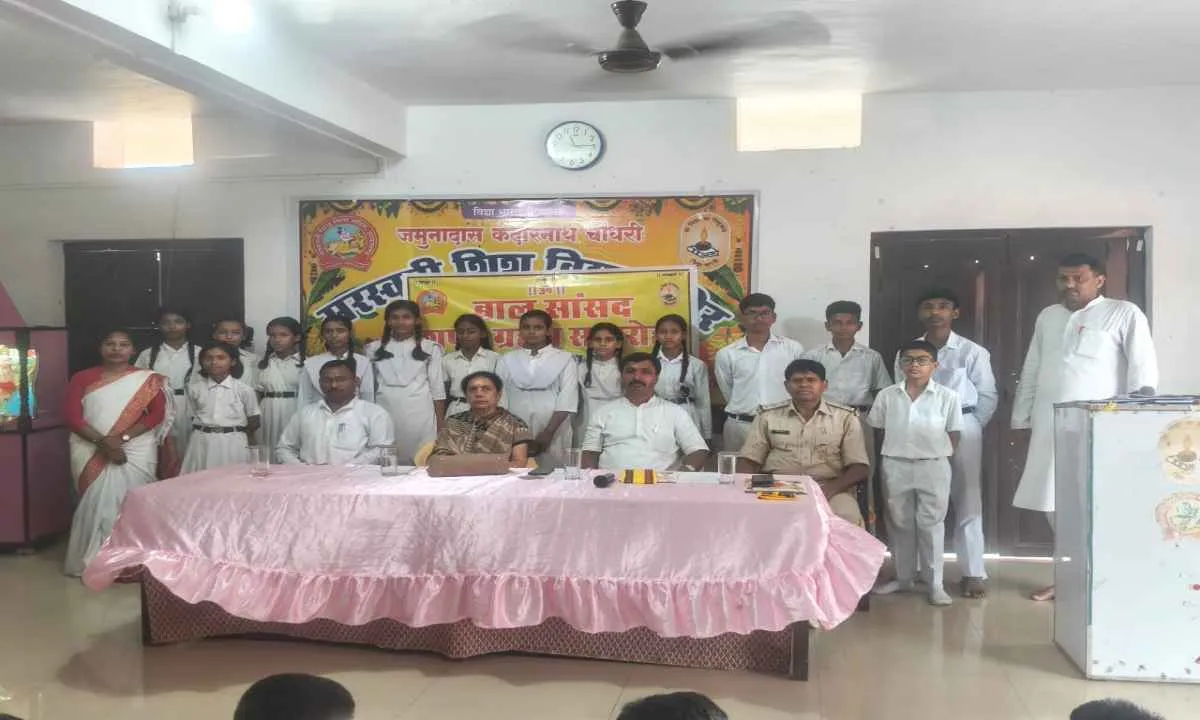 Sahebganj News: सरस्वती शिशु विद्या मंदिर में बाल सांसद का शपथग्रहण समारोह आयोजित