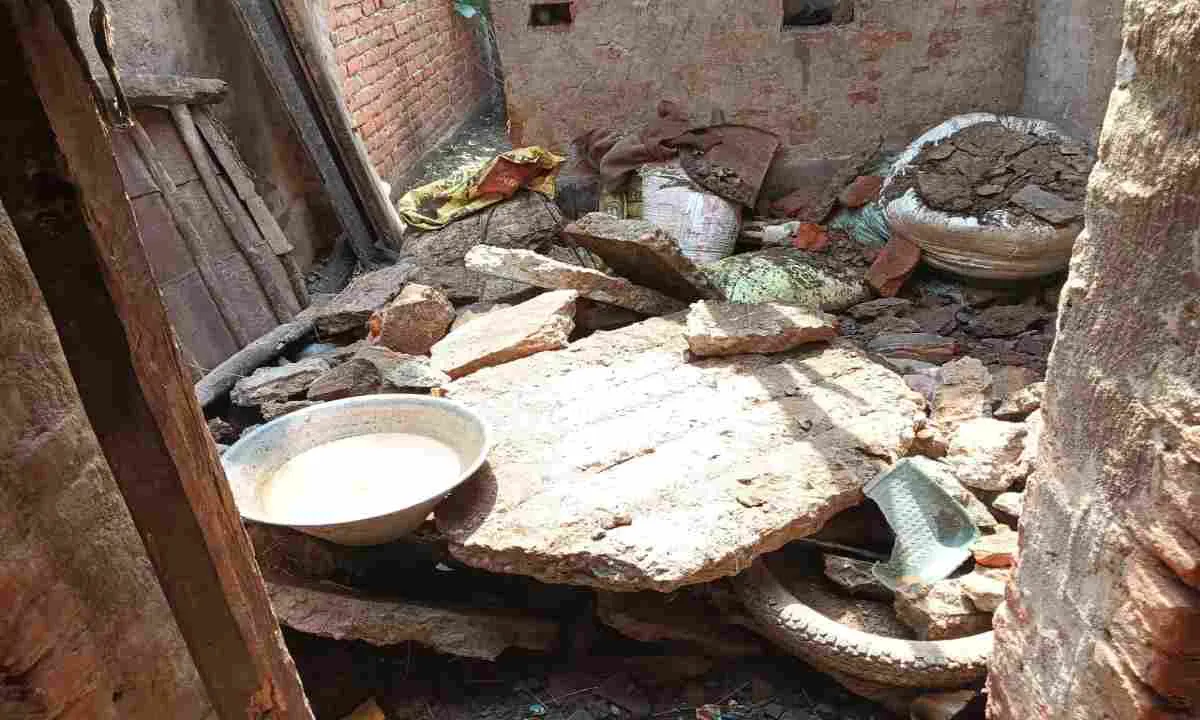 Bokaro News: आंधी-बारिश के बीच वज्रपात का कहर, पक्का मकान ढहा, महिला गंभीर