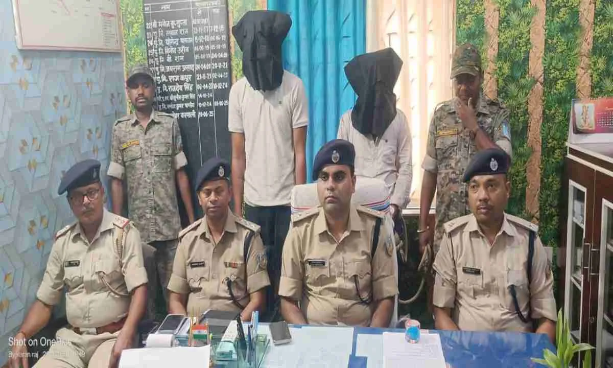 Dhanbad News: चांदमारी खेल मैदान में मिले युवक के शव मामले का खुलासा, सिटी एसपी ने प्रेस वार्ता में दी जानकारी