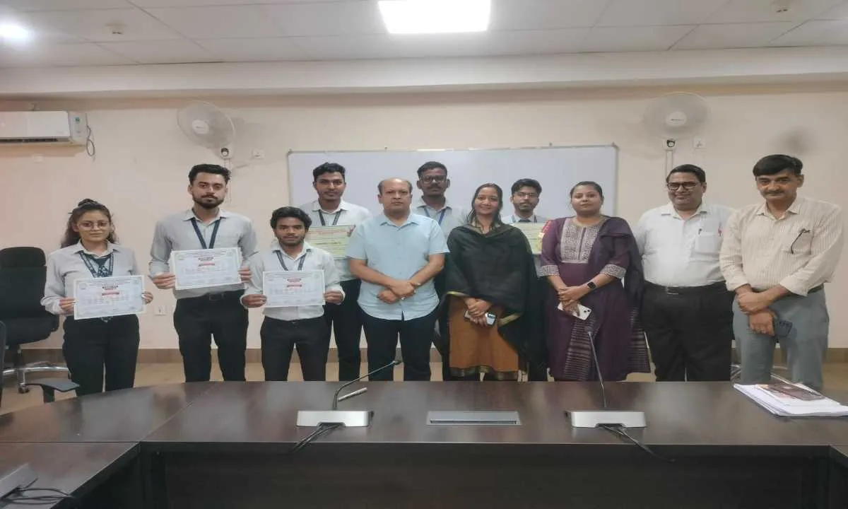 डीएसपीएमयू के मत्स्य विज्ञान के छात्रों का जलवा, धनबाद के राष्ट्रीय सम्मेलन में जीता 'यंग साइंटिस्ट अवार्ड'