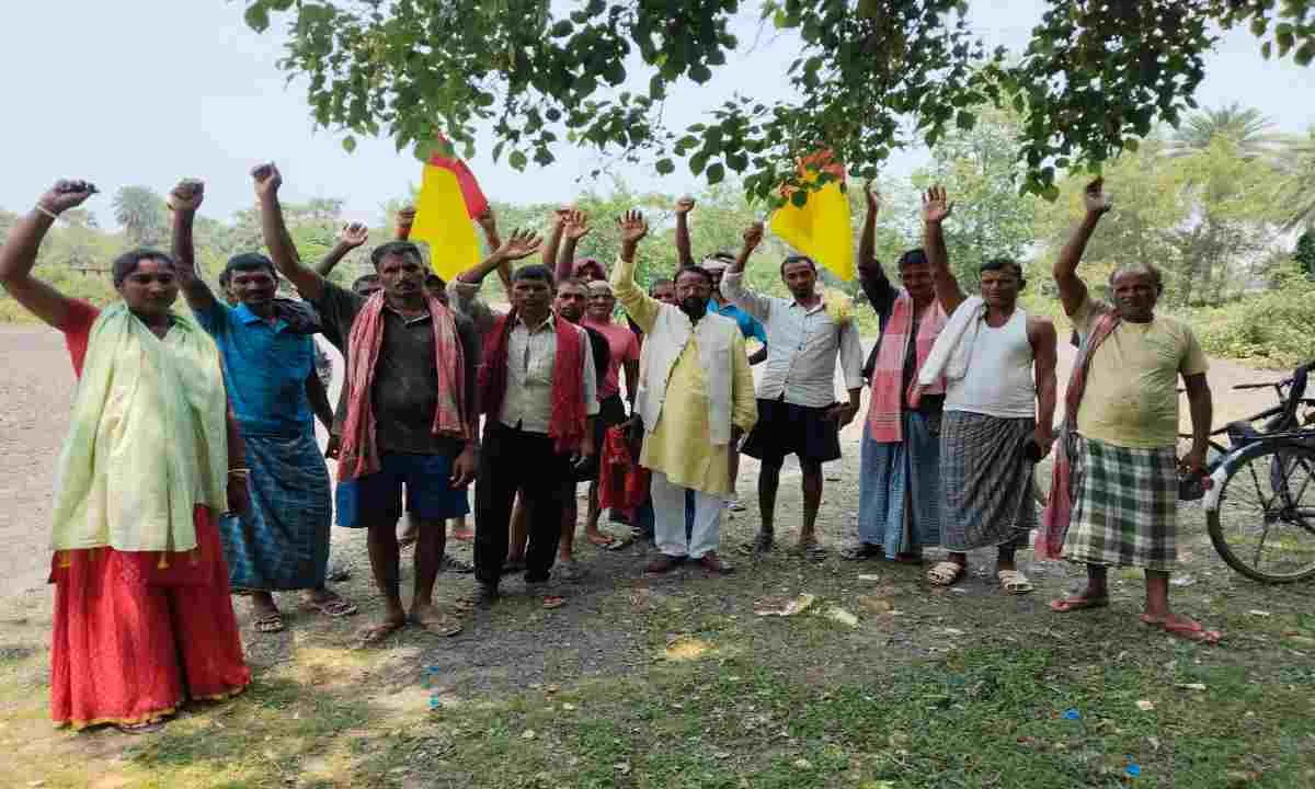 Sahebganj News: सकरीगली में झारखंड मजदूर संघ की बैठक सम्पन्न, 18 मई को जिला मुख्यालय पर धरना-प्रदर्शन की बनी रणनीति