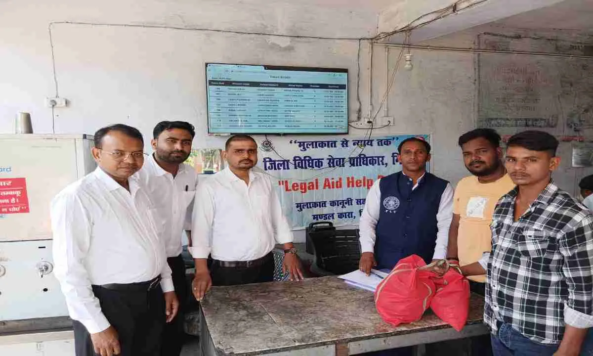 Giridih News: केंद्रीय कारा में विधिक दस्तक, जेल अदालत के साथ लगा बंदियों का मेडिकल हेल्थ चेकअप कैंप