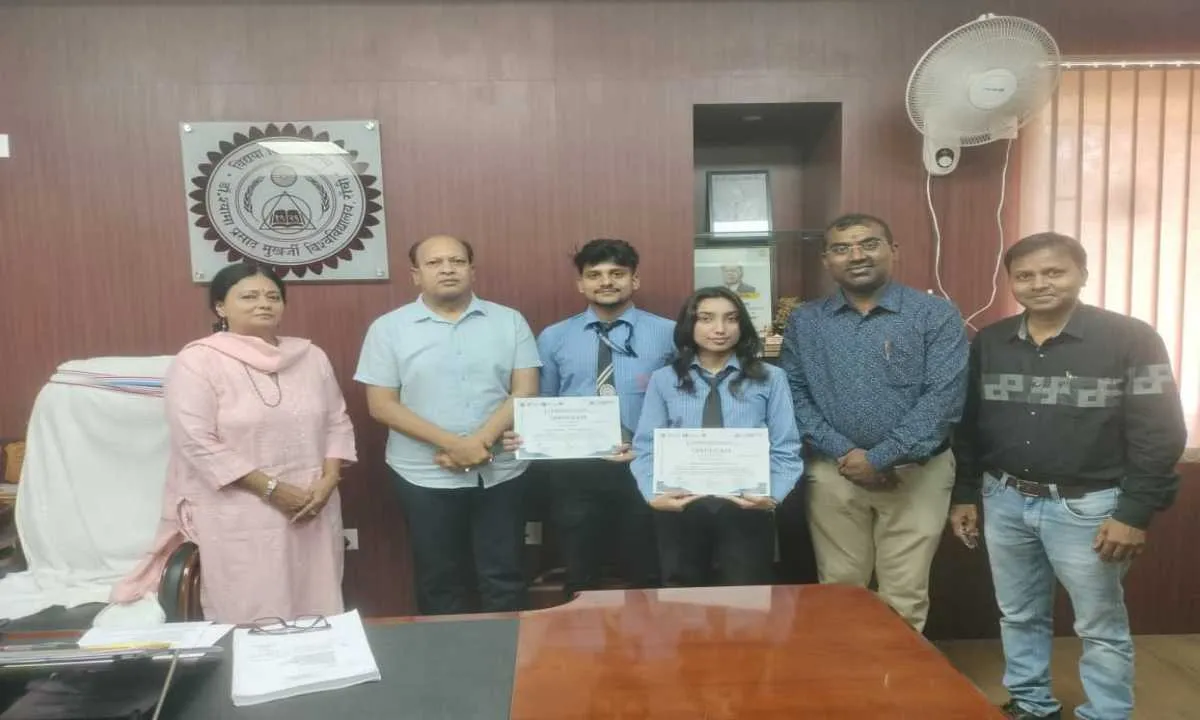 डीएसपीएमयू के छात्रों का राष्ट्रीय मंच पर जलवा: बीआईटी सिंदरी के 'हिनोवेशन-2026' में टीम हैकस्मिथ्स का शानदार प्रदर्शन