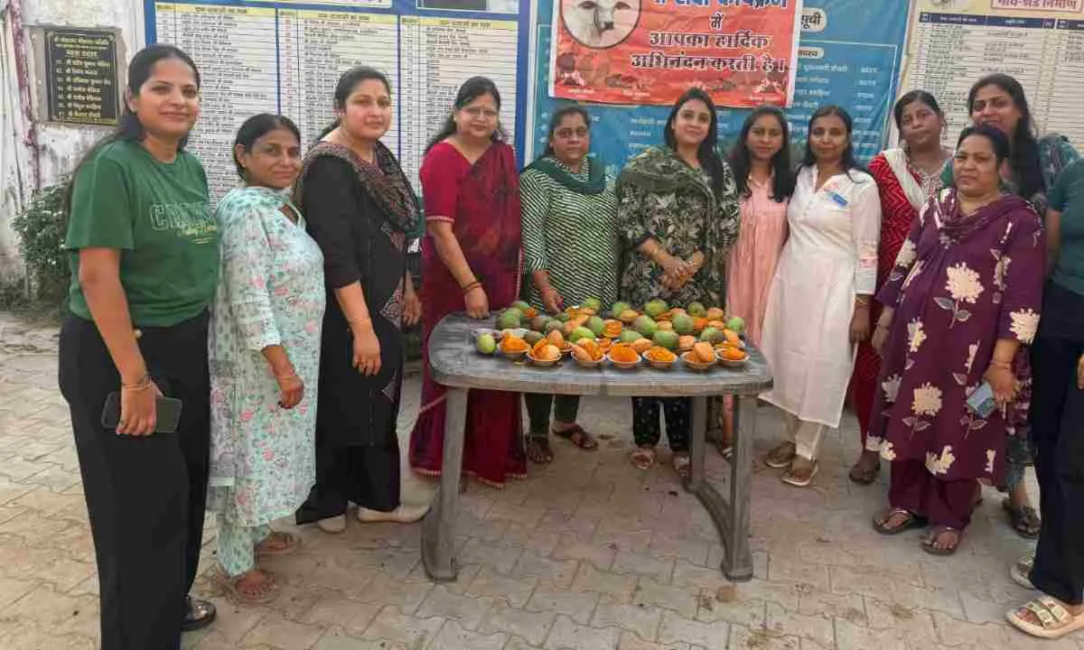 Koderma News: प्रेरणा शाखा की अनूठी पहल: अमावस्या पर गौशाला में की भव्य गौ सेवा और जन सेवा