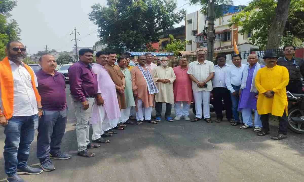 Bokaro News: वैदिक मंत्रोच्चारण के साथ स्वदेशी जागरण मंच कार्यालय का उद्घाटन