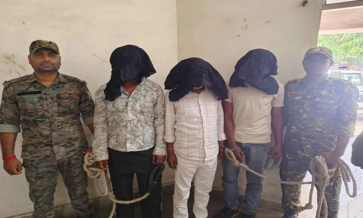 Hazaribagh News: पुलिस का बड़ा एक्शन, चोरी की बाइक और सेंट्रिंग प्लेट के साथ कबाड़ी दुकानदार समेत दो गिरफ्तार