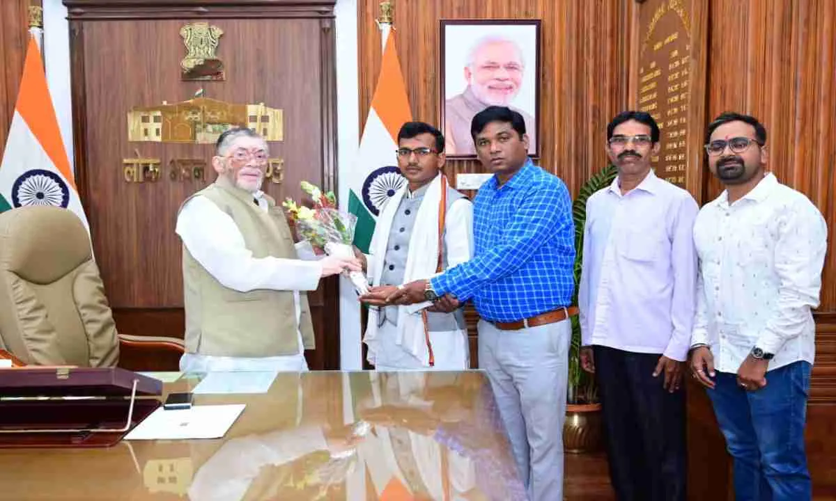 Palamu News: JTET में मगही, भोजपुरी और अंगिका को शामिल करने की मांग तेज, छात्र नेताओं ने राज्यपाल को सौंपा मांग पत्र
