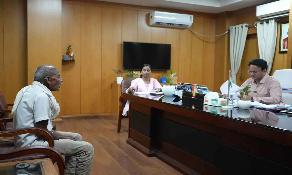 Hazaribagh News: उपायुक्त का जनता दरबार, डीसी हेमन्त सती ने सुनीं शहरी और ग्रामीण क्षेत्रों की जनसमस्याएं