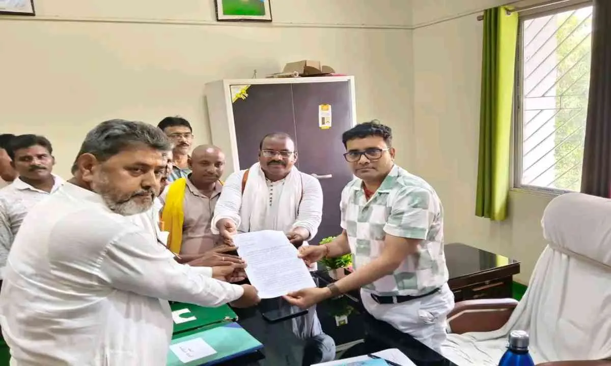 Dumka News: प्रखंड मुख्यालय पर भाजपा का जोरदार प्रदर्शन, हेमंत सरकार की नीतियों को बताया किसान विरोधी