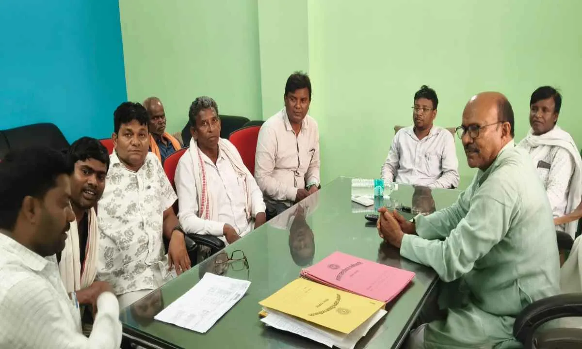 Ramgarh News: विधायक प्रतिनिधि जाकिर अख्तर ने सुनीं आम जनता की समस्याएं, कार्यालय प्रभारी गुलाम सरवर भी रहे उपस्थित