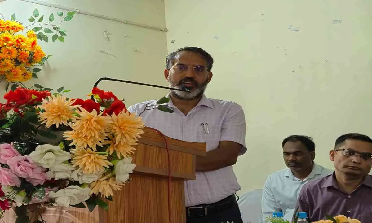 Giridih News: जिला स्तरीय खरीफ कार्यशाला का आयोजन, उपायुक्त रामनिवास यादव ने दीप प्रज्ज्वलित कर किया शुभारंभ