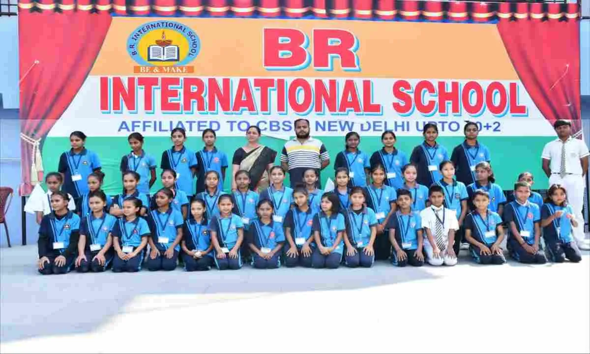 Koderma News: योगासन खेल प्रतियोगिता में बी.आर. इंटरनेशनल स्कूल का शानदार प्रदर्शन