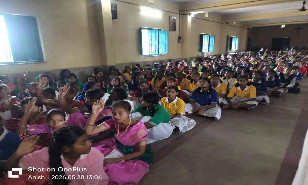 Pakur News: संत मारिया गोरेट्टी स्कूल में कानूनी जागरूकता अभियान: छात्राओं को दी गई पॉक्सो एक्ट की जानकारी