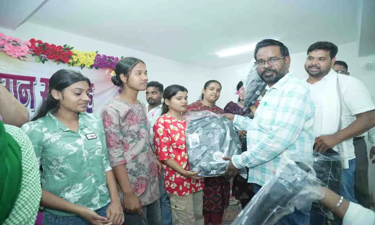 Dhanbad News: ग्रामीण बच्चों को मिलेगी ‘खान सर क्लासेस’ की मुफ्त ऑनलाइन शिक्षा: सिंदरी विधायक