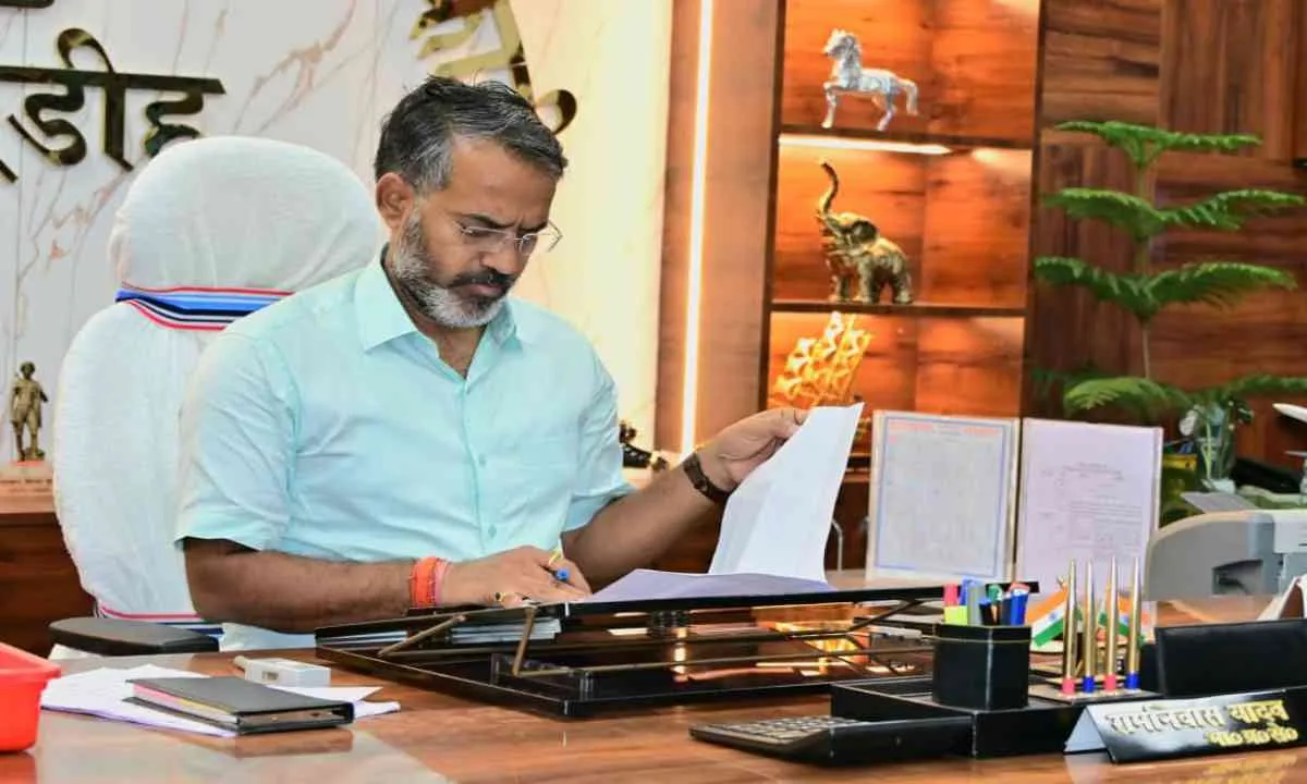 Giridih News: वोटर लिस्ट मैपिंग को लेकर विशेष अभियान, उपायुक्त रामनिवास यादव ने की मतदाताओं से बड़ी अपील