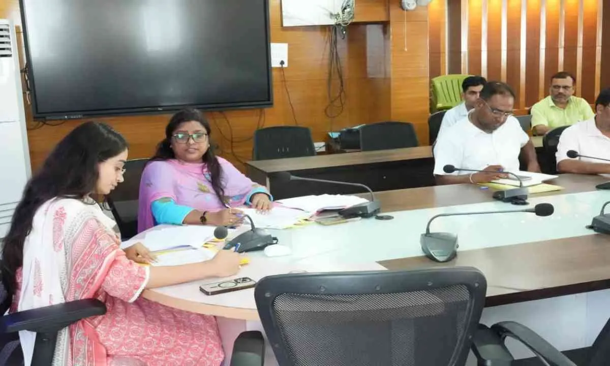 Palamu News: समाहरणालय में आपूर्ति विभाग की बड़ी समीक्षा, एसडीएम सुलोचना मीणा ने दिए कड़े निर्देश