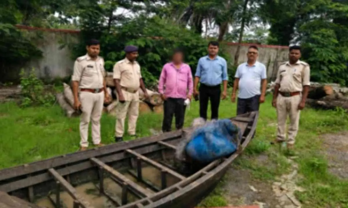 Sahebganj News: उधवा झील में वन विभाग का शिकंजा, जाल लेकर घुसा था शख्स, खुद जाल में फंसा आरोपी