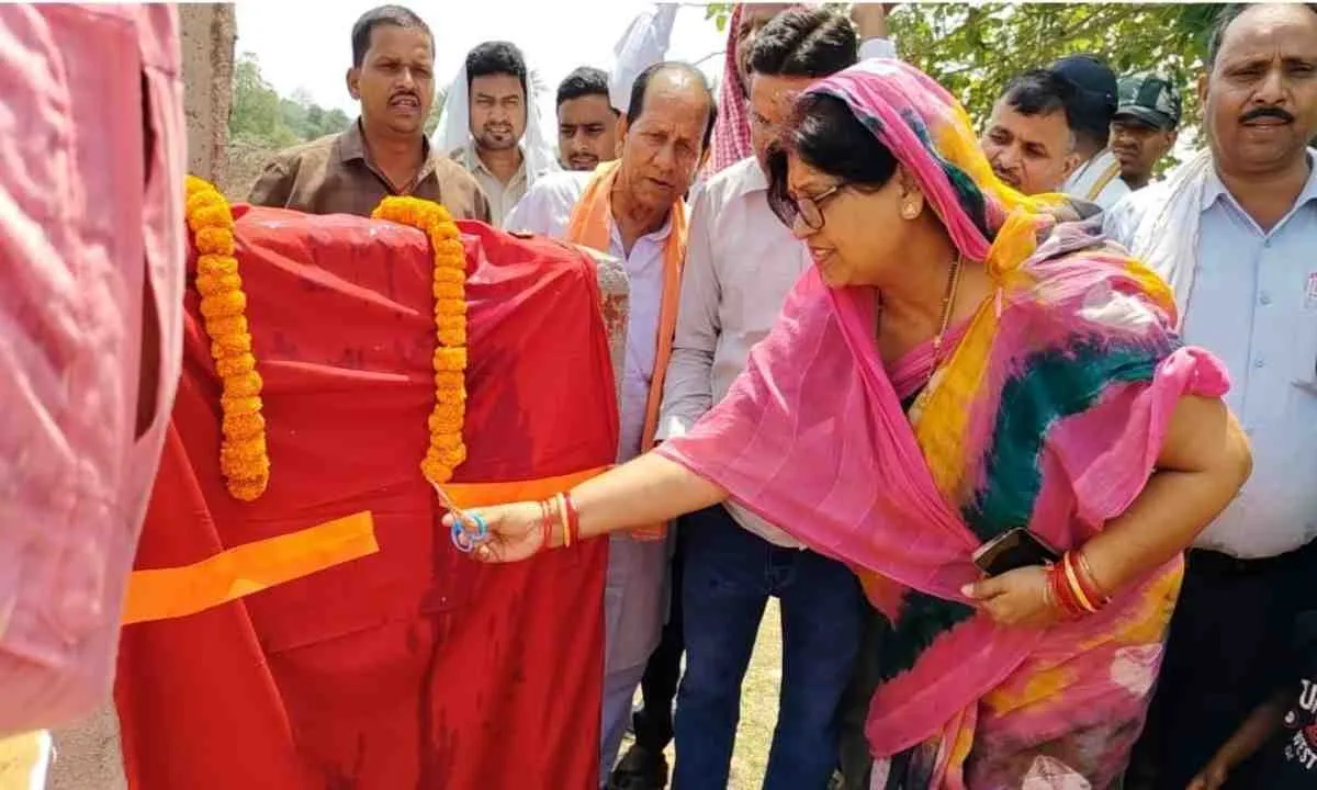 Koderma News: जल संकट दूर करने की बड़ी पहल, विधायक डॉ. नीरा यादव ने किया धोधी आहर जीर्णोद्धार का शिलान्यास 