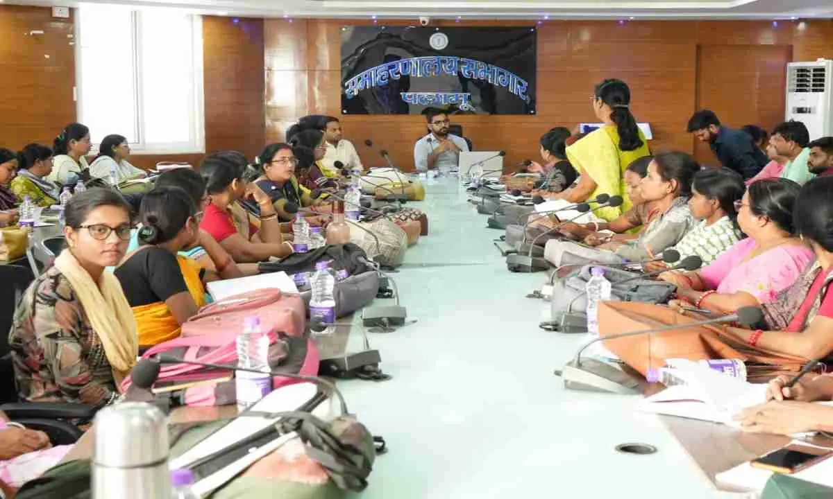 Palamu News: उपायुक्त दिलीप प्रताप सिंह शेखावत का कड़ा एक्शन: लापरवाही बरतने पर कई एलएस (LS) को शोकॉज़