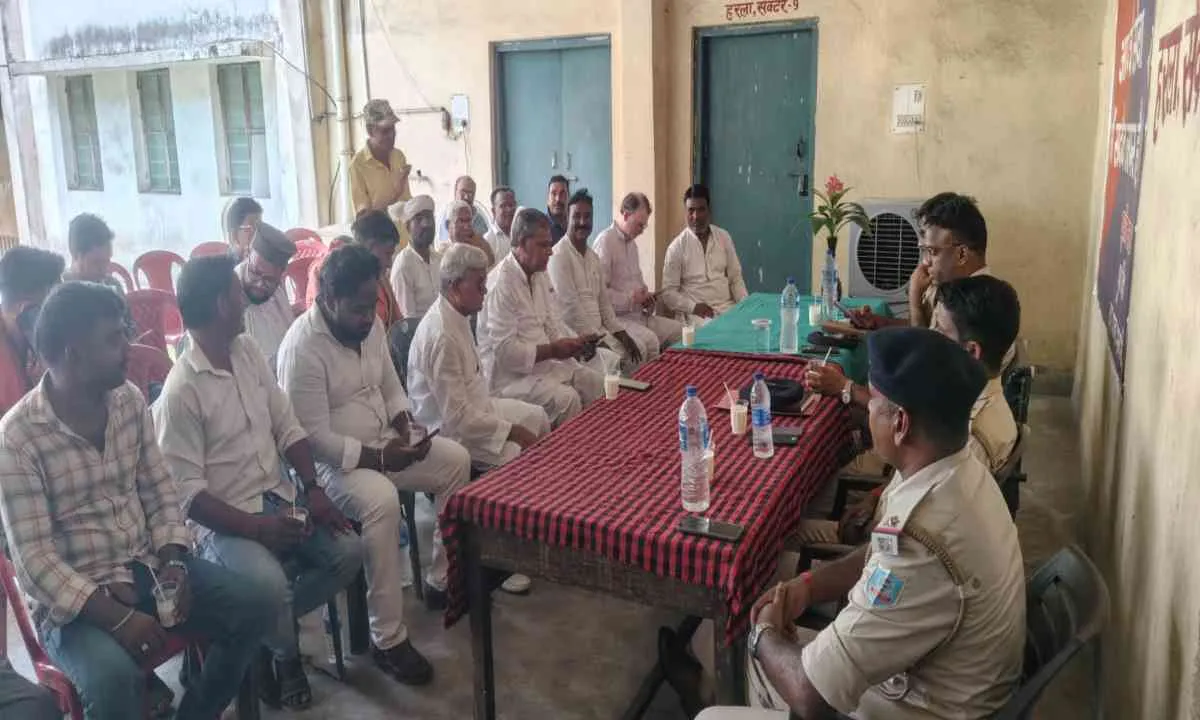 Bokaro News: बकरीद को लेकर पुलिस अलर्ट, डीएसपी सिटी राजीव रंजन के नेतृत्व में थानों में शांति समिति की बैठक