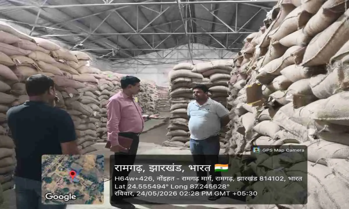 Dumka News: डीएसओ डॉ राजशेखर ने किया रामगढ़ स्थित राज्य खाद्य निगम गोदाम का औचक निरीक्षण