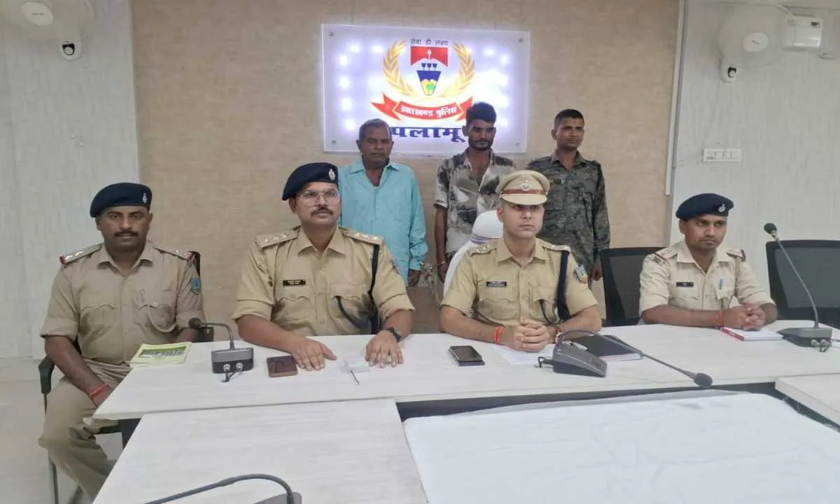 जमीन विवाद में खूनी खेल: रामपुर गांव में अंधाधुंध गोलीबारी, एक युवक की मौत, 4 गंभीर रूप से घायल