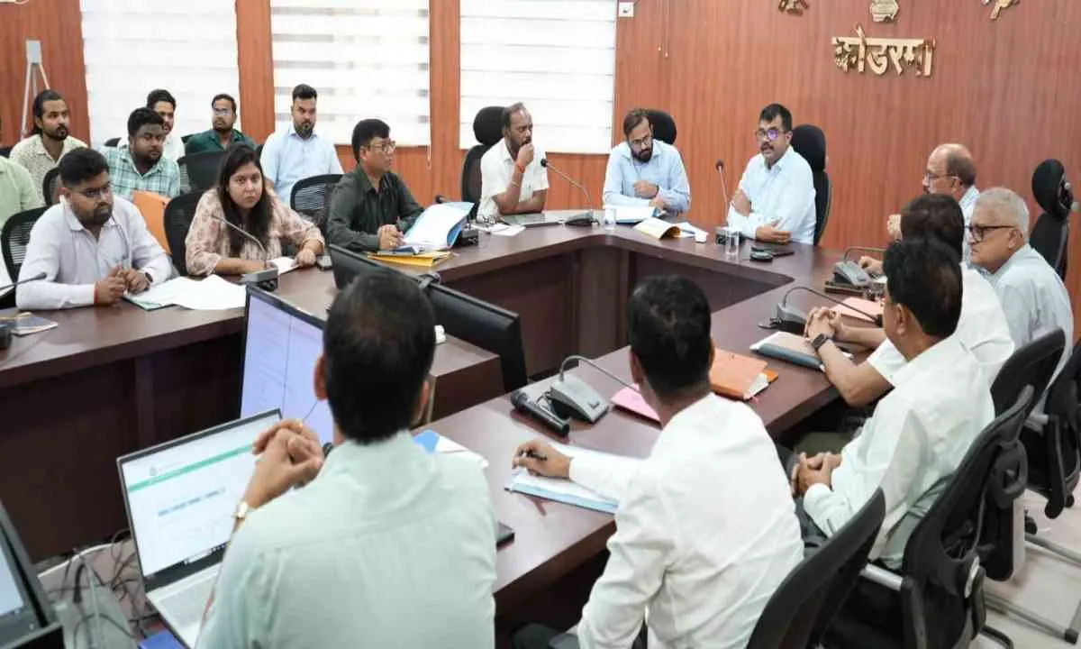 Koderma News: स्वास्थ्य सेवाओं पर डीसी उत्कर्ष गुप्ता सख्त, अस्पतालों में अनिवार्य होगी बायोमेट्रिक उपस्थिति