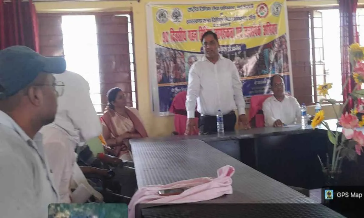 Koderma News: DLSA का बड़ा अभियान, महिलाओं के विरुद्ध अपराध के खिलाफ सतगावां में विधिक जागरूकता शिविर आयोजित