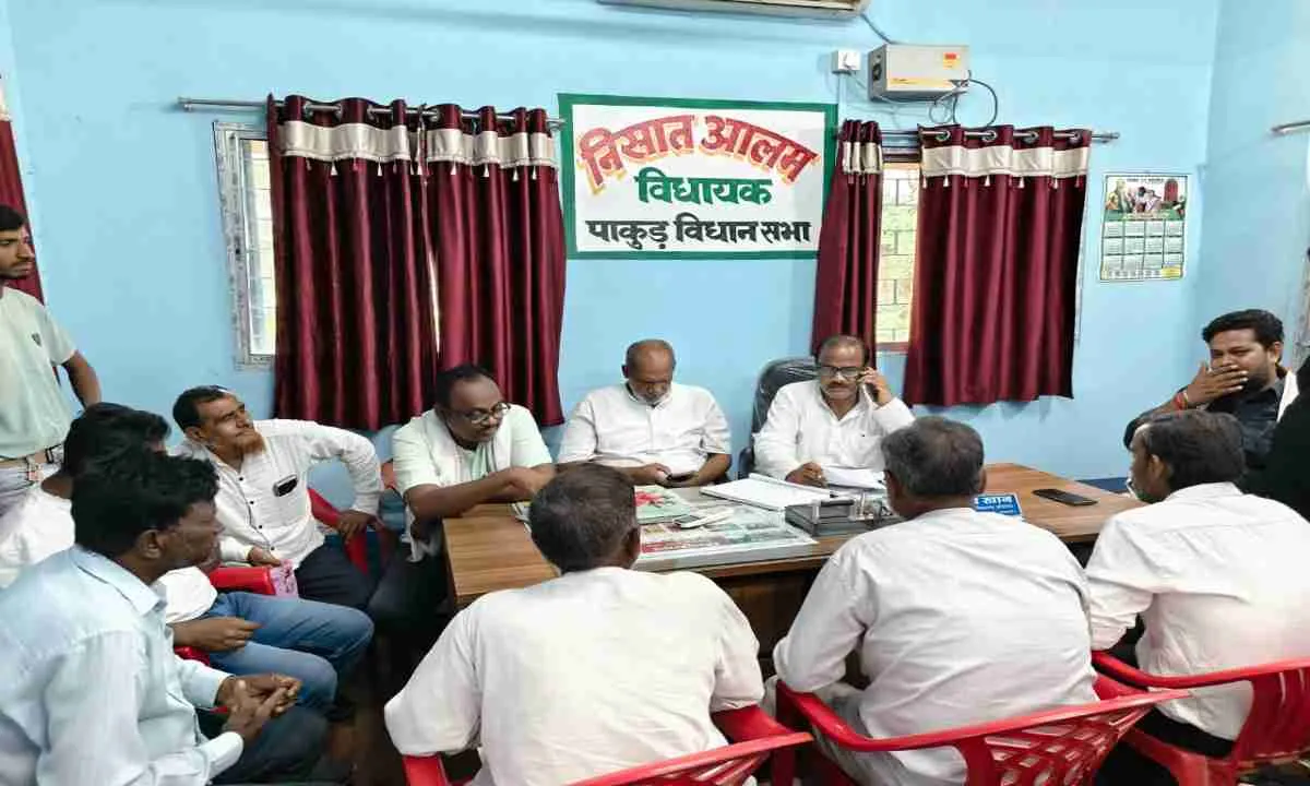 Sahebganj News: विधायक का जनता दरबार, PM आवास की किस्त से लेकर पेयजल संकट तक पर हुआ ऑन-द-स्पॉट फैसला