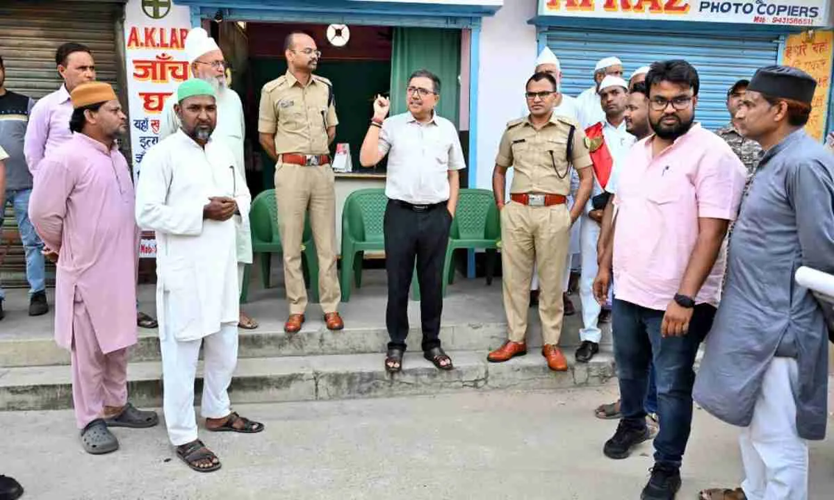 Bokaro News: बकरीद को लेकर प्रशासन अलर्ट, डीसी और एसपी ने किया फ्लैग मार्च