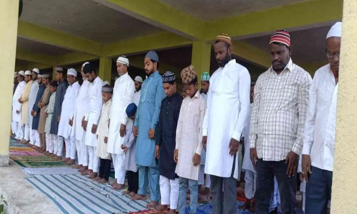 Koderma News: अकीदत और भाईचारे के साथ मनाया गया ईद उल अजहा का त्योहार