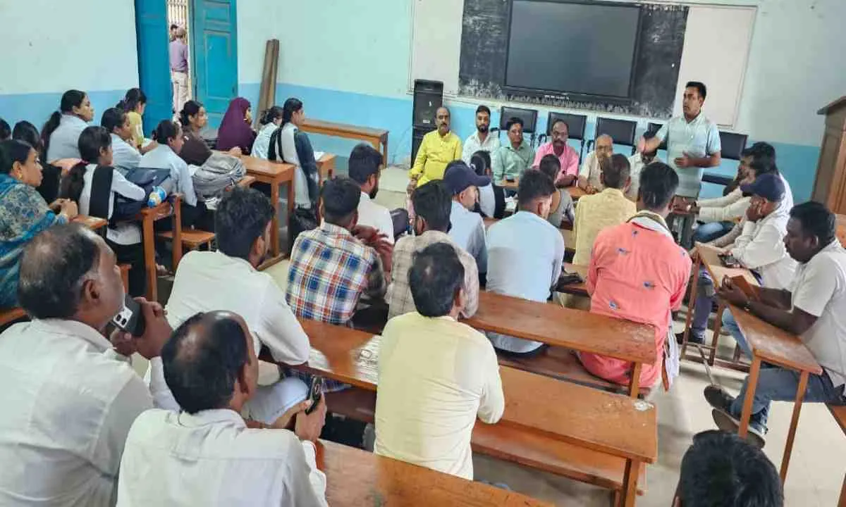 Koderma News: जेजे कॉलेज बचाओ समिति की बैठक, सर जेसी बोस यूनिवर्सिटी में विलय का विरोध