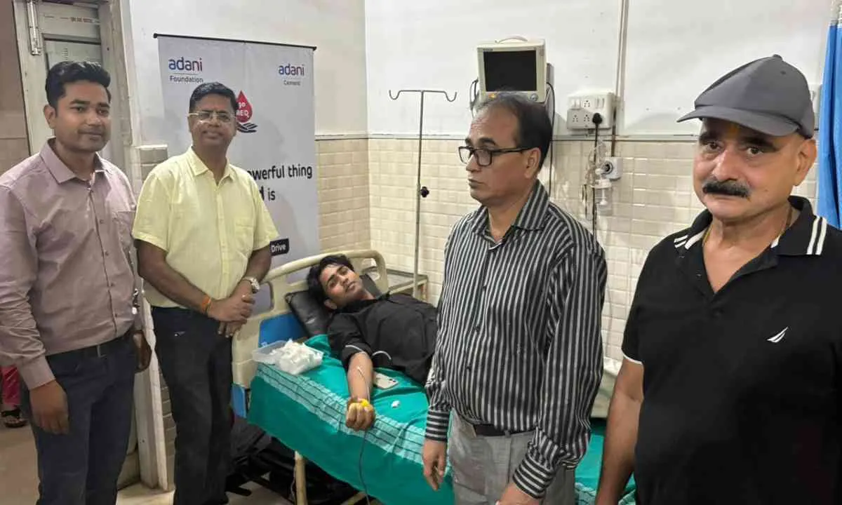 Giridih News: देवकी अस्पताल में विशाल रक्तदान शिविर संपन्न, कुल 56 यूनिट रक्त संग्रह