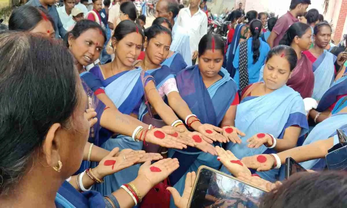 Pakur News: 'चुप्पी तोड़ो, स्वस्थ रहो' अभियान का शुभारंभ, बीडीओ ने निकाली जागरूकता रैली