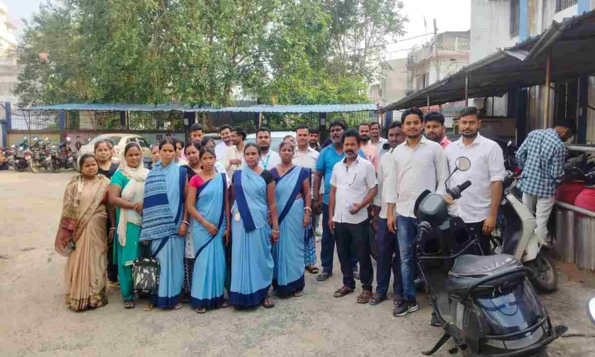 Koderma News: मानदेय और ईपीएफ घोटाले के खिलाफ 1 जून से स्वास्थ्य कर्मियों की हड़ताल