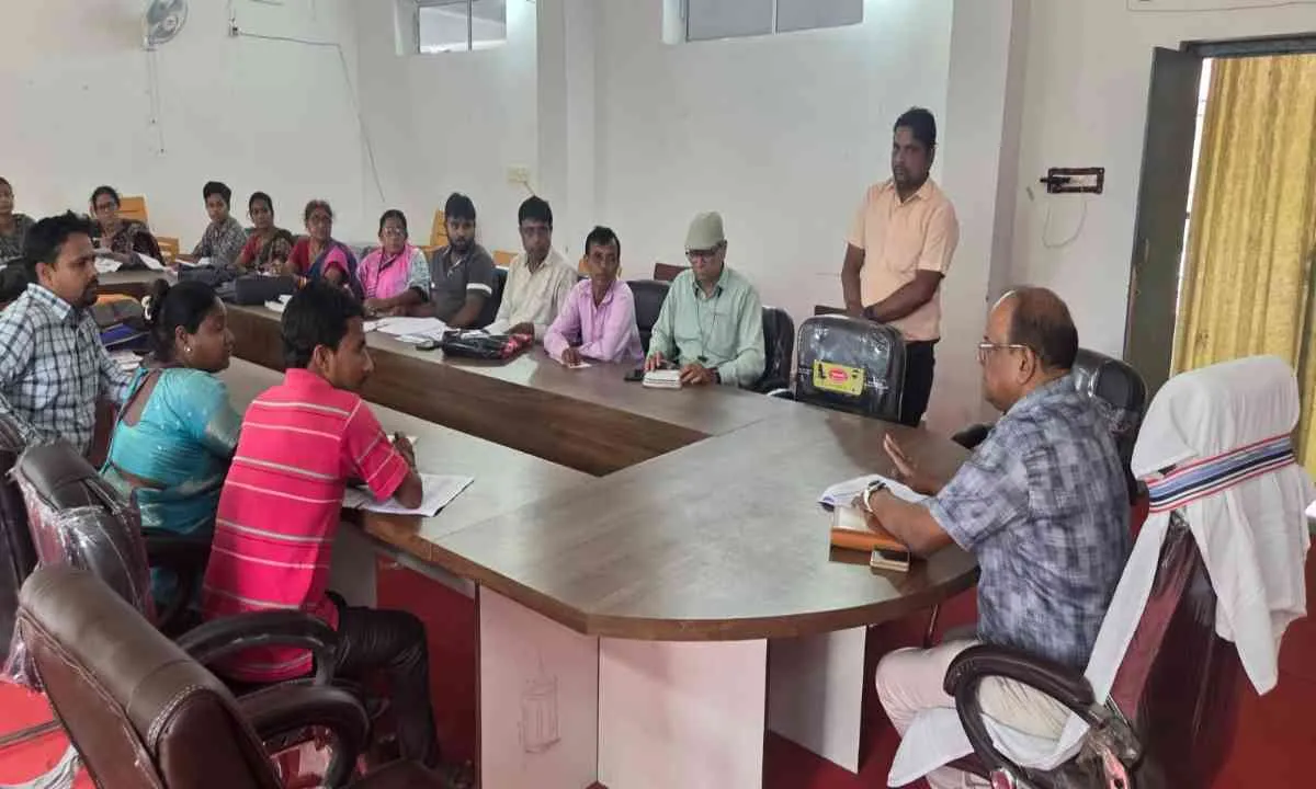 Dumka News: दो दिनों के भीतर 85 प्रतिशत मैपिंग पूरा करने का निर्देश