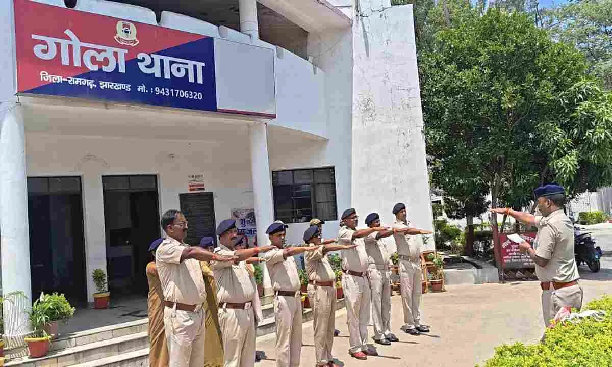 Ramgarh News: विश्व तंबाकू निषेध दिवस पर गोला थाना प्रभारी अभिषेक कुमार की बड़ी पहल