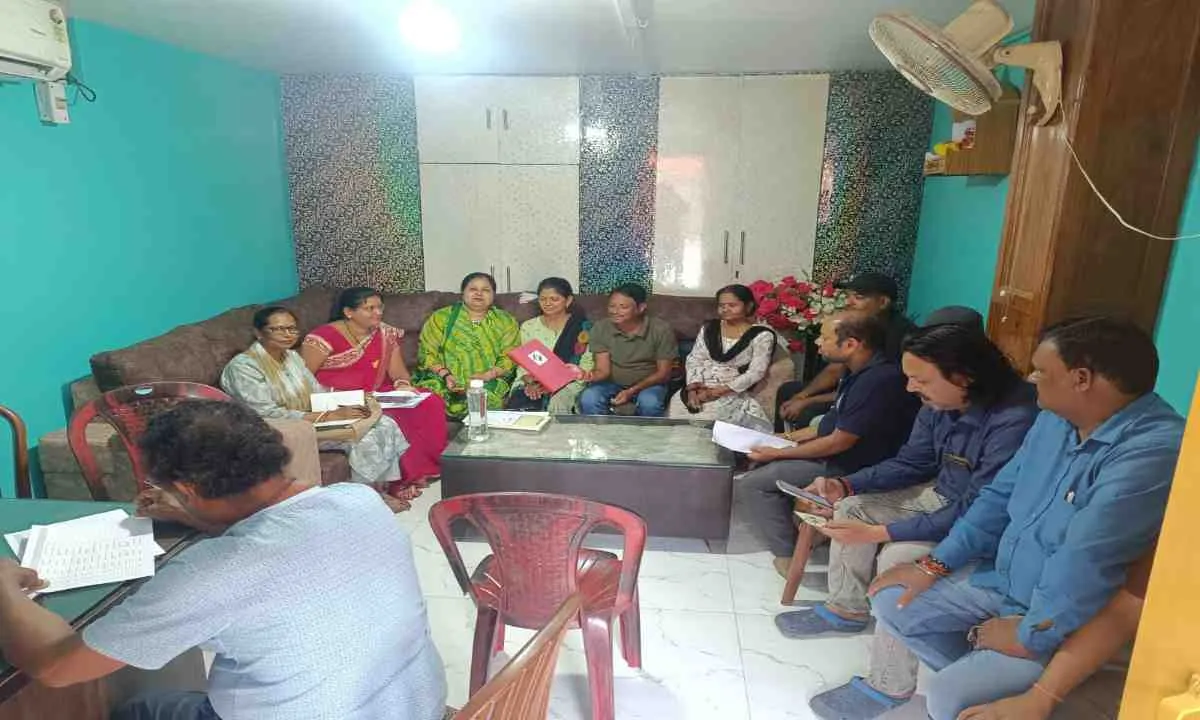 Hazaribagh New: एसआईआर मैपिंग का कार्य जोरों पर, वार्ड 22 में पार्षद कार्यालय में लगा विशेष शिविर