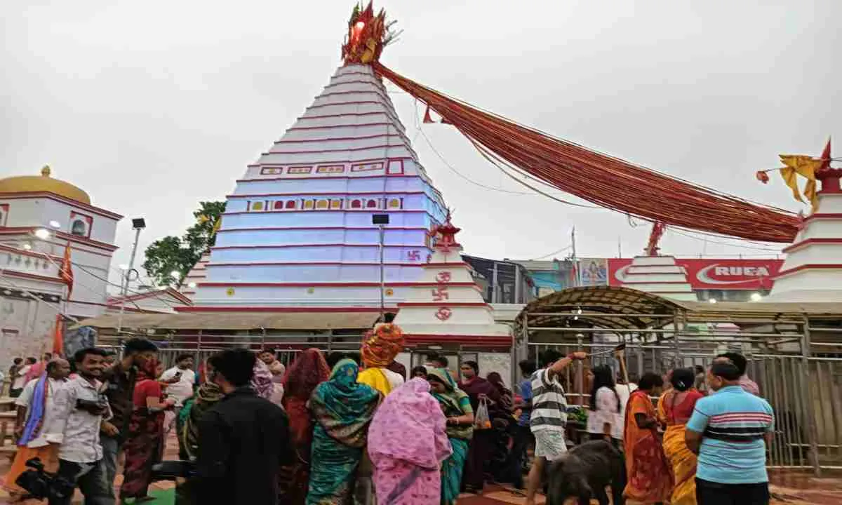 Dumka News: ज्येष्ठ पूर्णिमा पर बाबा बासुकिनाथ धाम में उमड़ा आस्था का जनसैलाब