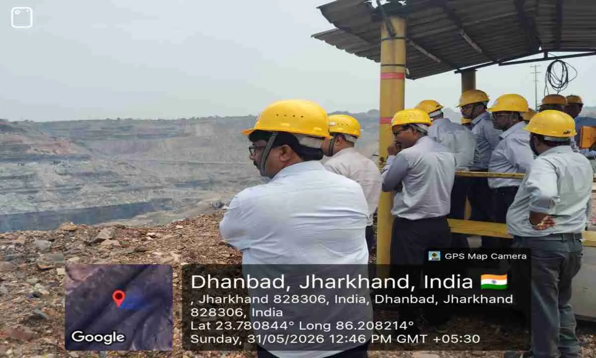 Dhanbad News: कोल इंडिया के ईडी चंद्र प्रकाश गर्ग ने बीसीसीएल ब्लॉक दो का किया निरीक्षण