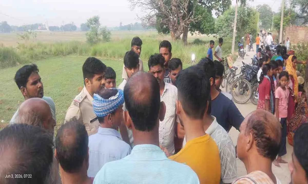 पिता के बगल में सो रहे युवक का गला रेतकर कत्ल, सुबह खून से लथपथ मिला शव