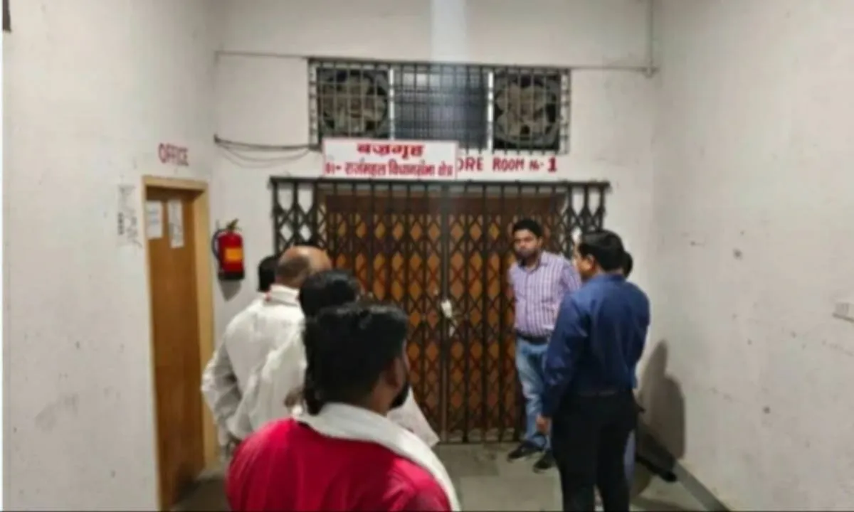 साहिबगंज में डीसी ने किया EVM-VVPAT वेयरहाउस का त्रैमासिक निरीक्षण