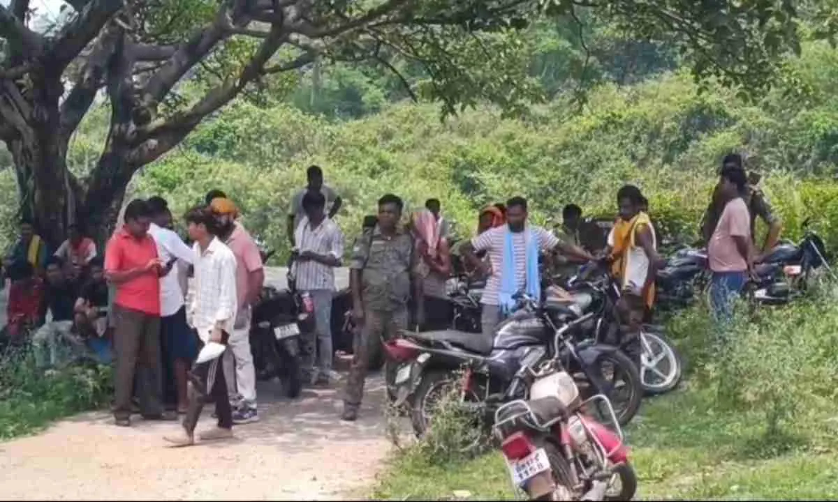 झरिया के लाल बंगला छठ घाट के पास मिला युवक का शव: गला रेतकर हत्या की आशंका से सनसनी