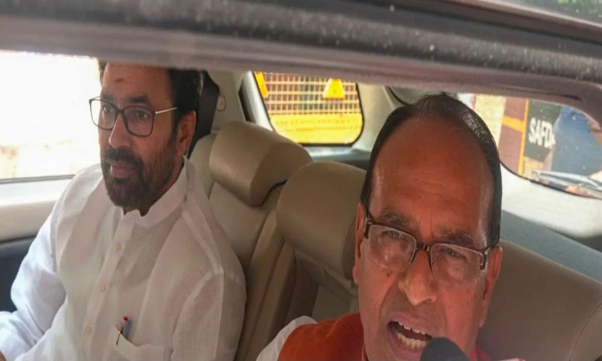 मोदी की अपील का असर: एक ही कार से कैबिनेट बैठक में पहुंचे तीन केंद्रीय मंत्री