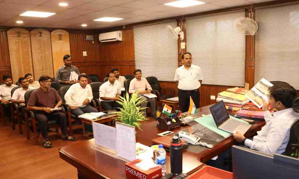 Dumka News: उपायुक्त अभिजीत सिन्हा की अध्यक्षता में खेल एवं पर्यटन विभाग की बड़ी समीक्षा बैठक