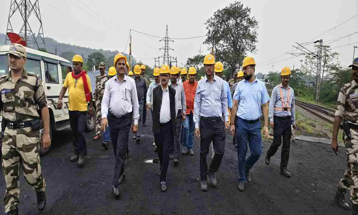 Dhanbad News: सीएमडी मनोज अग्रवाल ने बरोरा क्षेत्र का किया निरीक्षण, उत्पादन व डिस्पैच पर दिया जोर