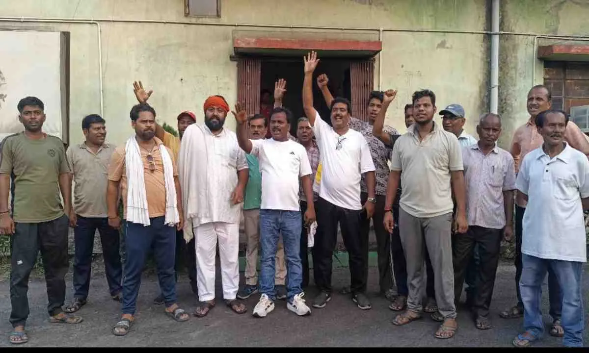 Dhanbad News: प्रबंधन और जनता मज़दूर संघ के बीच वार्ता सफल, प्रस्तावित आंदोलन स्थगित
