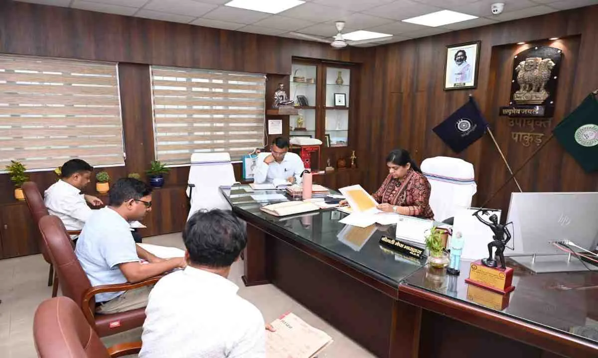 Pakur News: उपायुक्त मेघा भारद्वाज की अध्यक्षता में कृषि विकास पर बड़ा मंथन