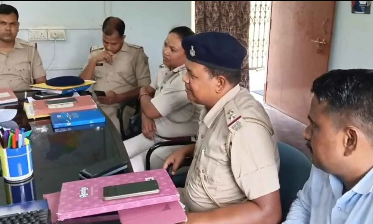 अपराध नियंत्रण को लेकर मासिक समीक्षा बैठक, लंबित मामलों के त्वरित निष्पादन के निर्देश