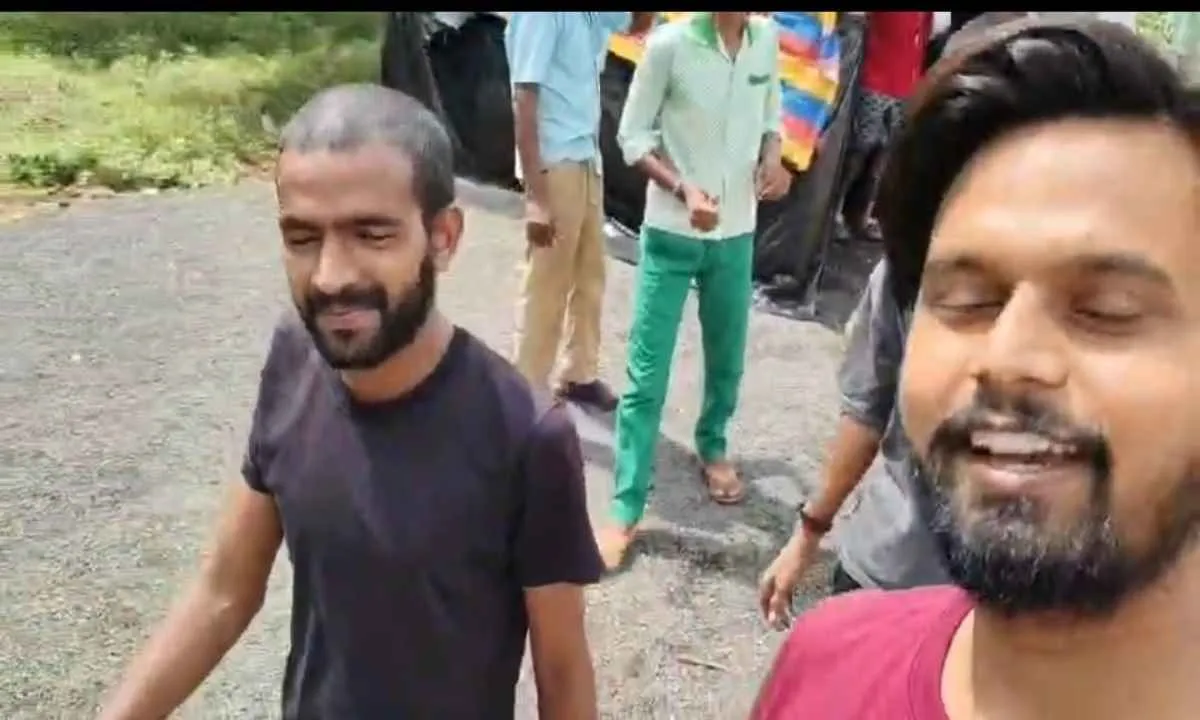 गनपुरा बाजार: 15 दिनों से डिब्बे में फंसा था कुत्ते का मुंह, युवाओं ने सुरक्षित निकालकर दी नई जिंदगी